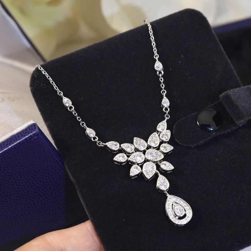 Practical Chaumet Necklaces 210848