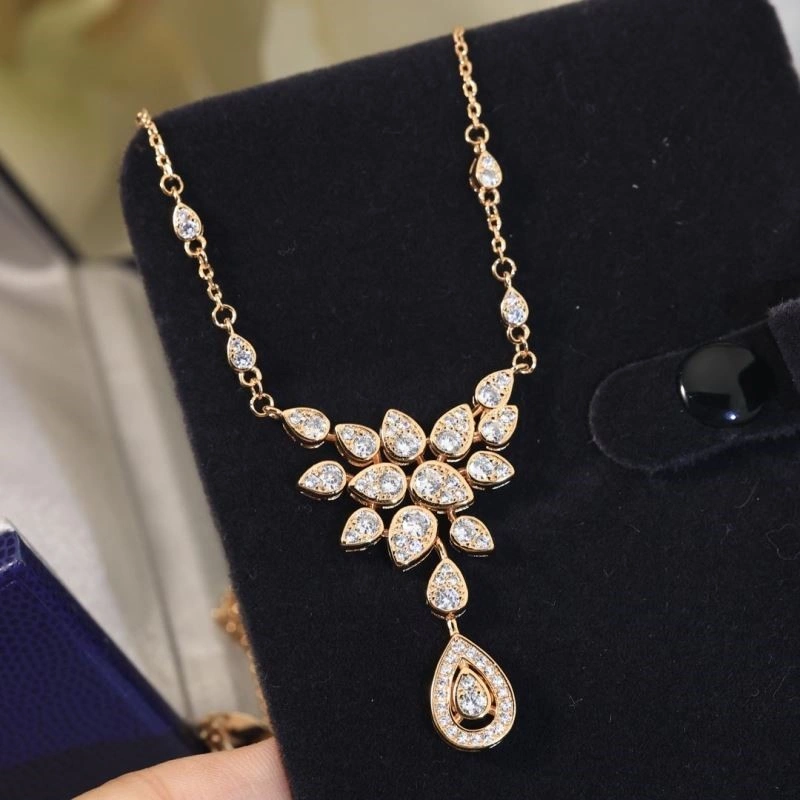 Practical Chaumet Necklaces 210848