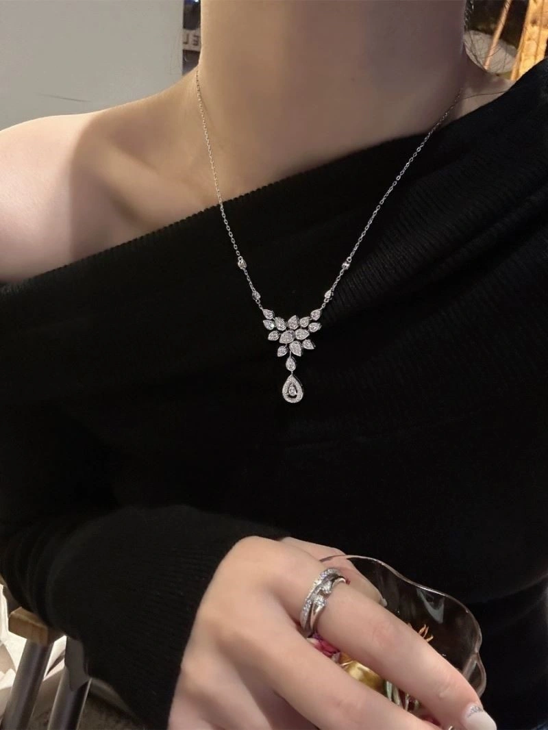 Practical Chaumet Necklaces 210848