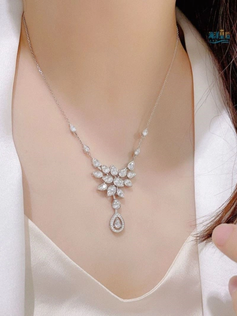 Practical Chaumet Necklaces 210848