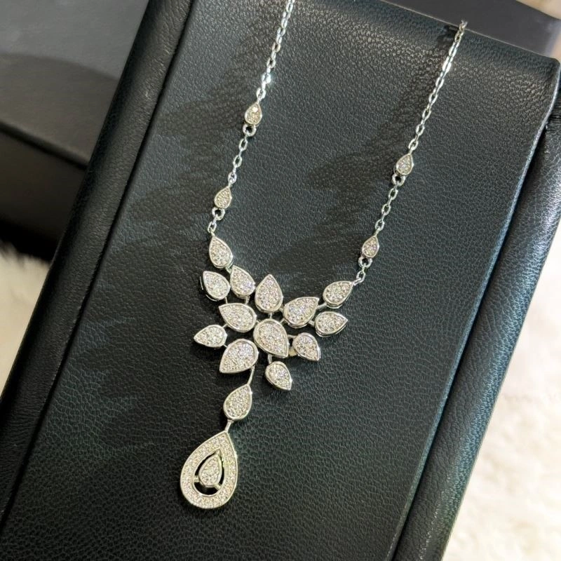 Practical Chaumet Necklaces 210848