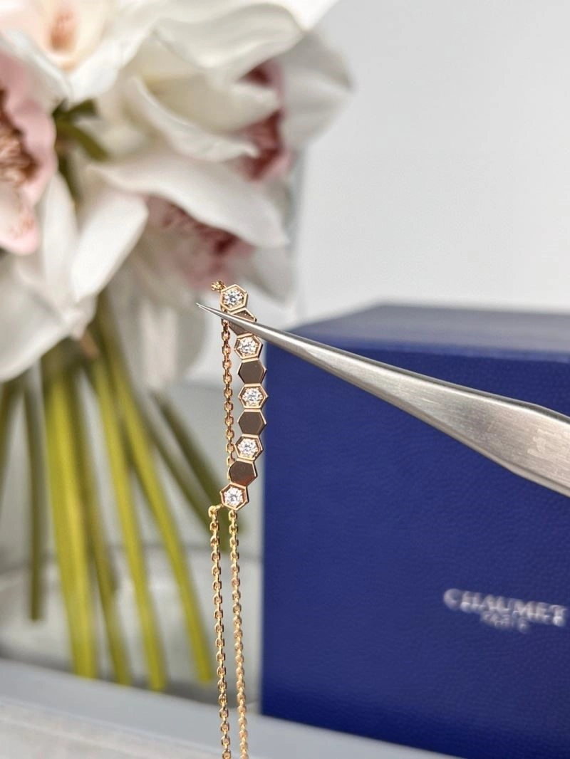 Minimalist Chaumet Necklaces 209986