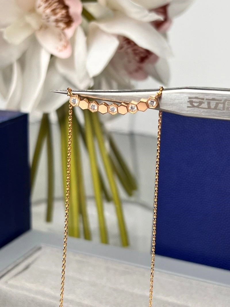 Minimalist Chaumet Necklaces 209986