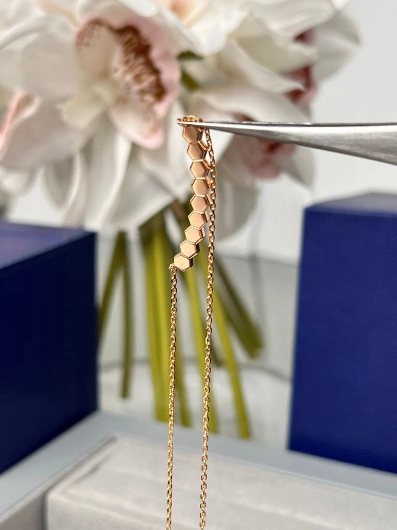 Minimalist Chaumet Necklaces 209986