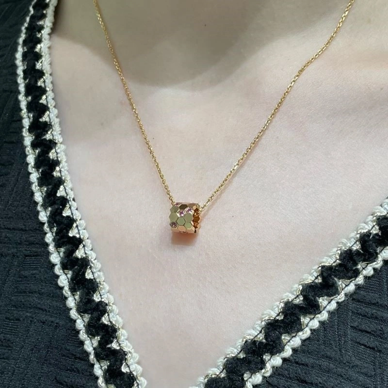 Chaumet Necklaces Sleek 209968