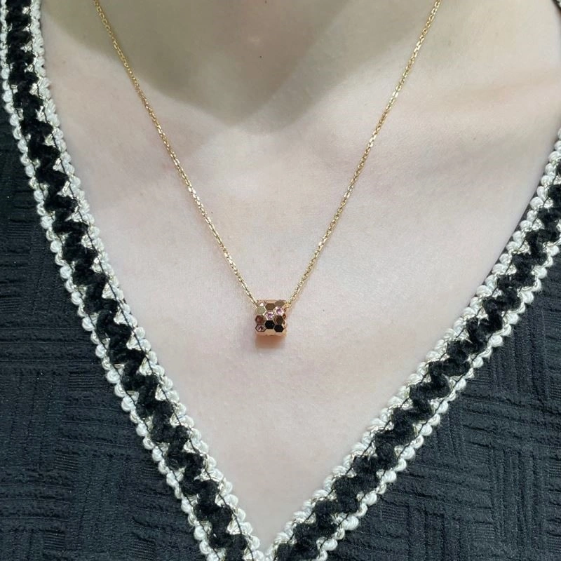 Chaumet Necklaces Sleek 209968