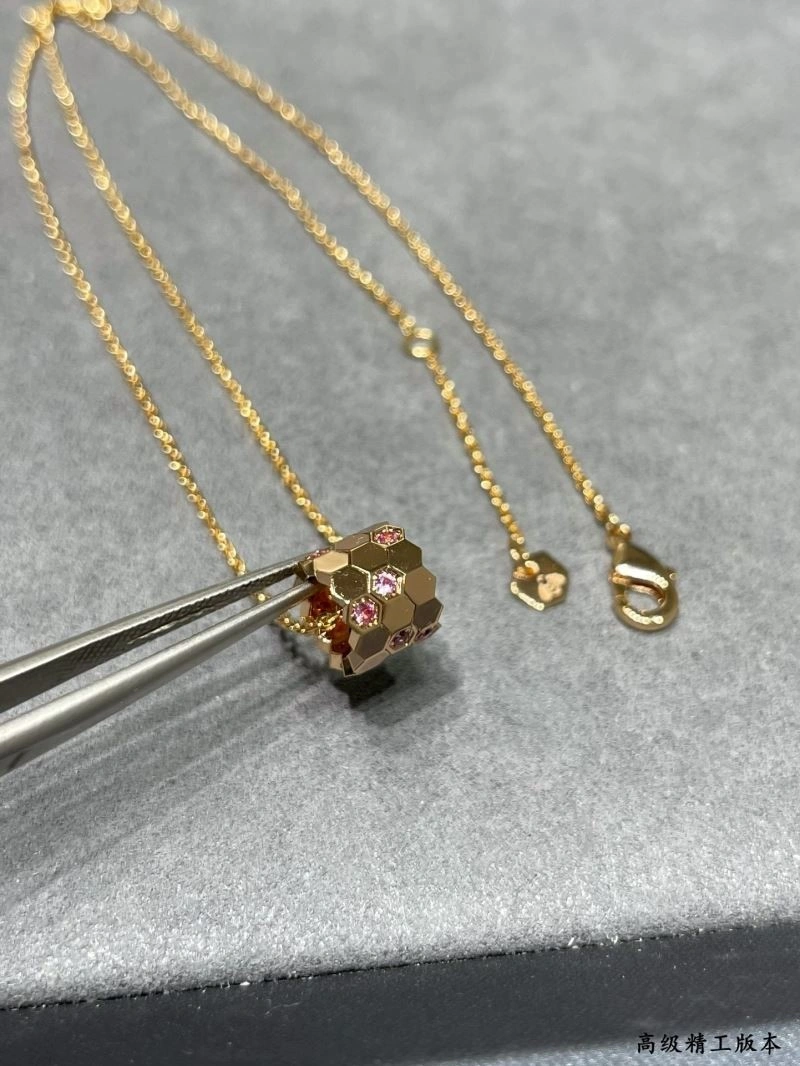 Chaumet Necklaces Sleek 209968