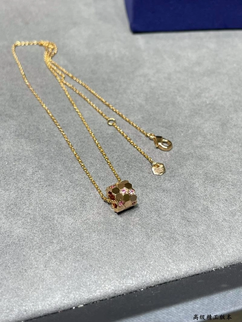 Chaumet Necklaces Sleek 209968