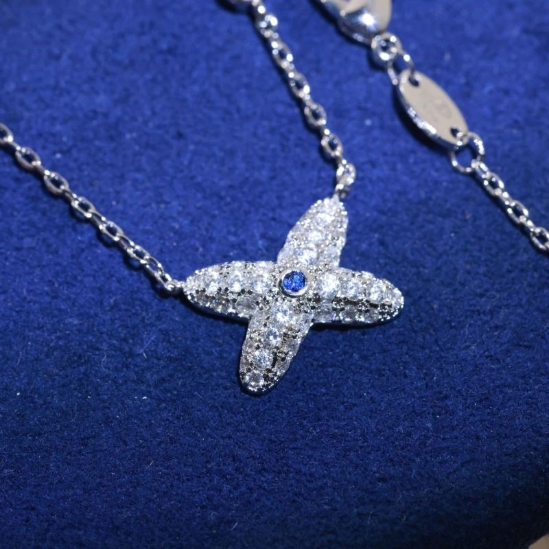 Trendsetting Chaumet Necklaces 209453
