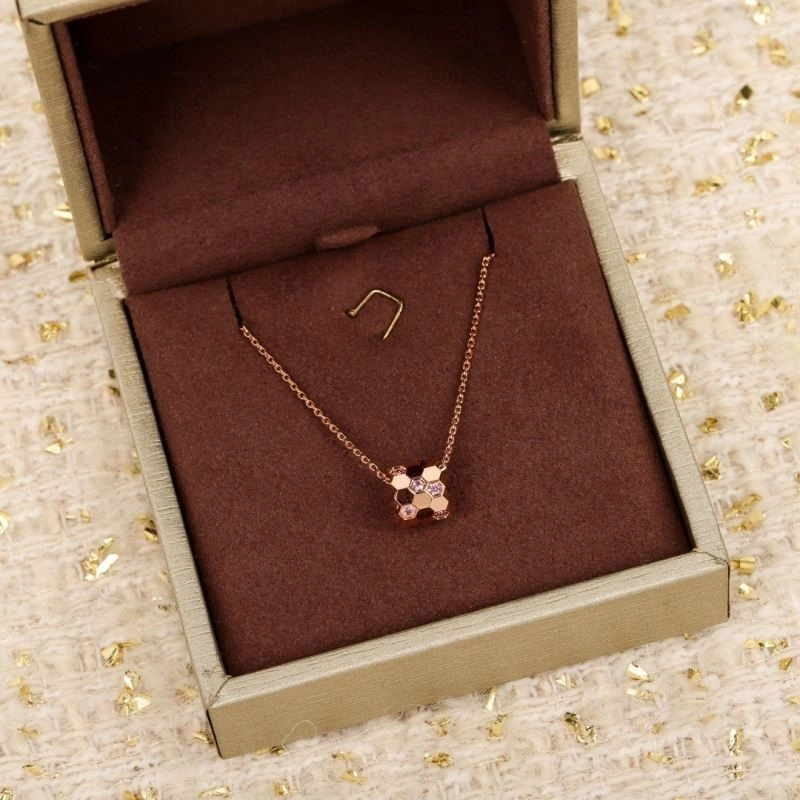 Chaumet Necklaces Lightweight 209441