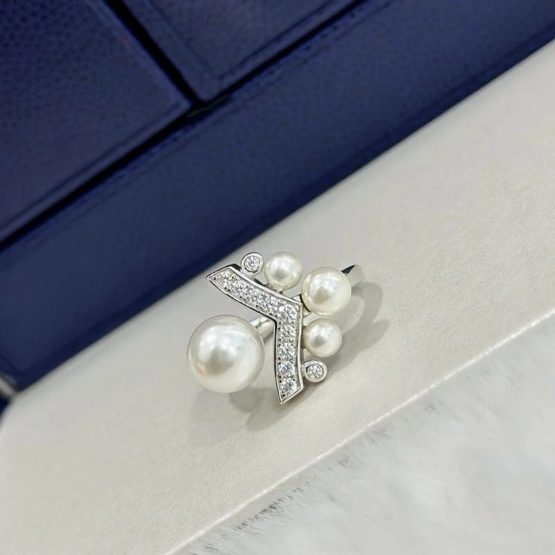 Contemporary Chaumet Rings 213544