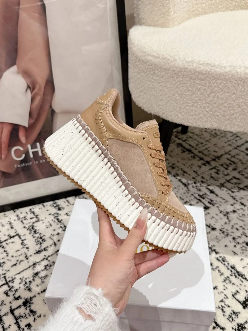 Compact Chloe Shoes 10305