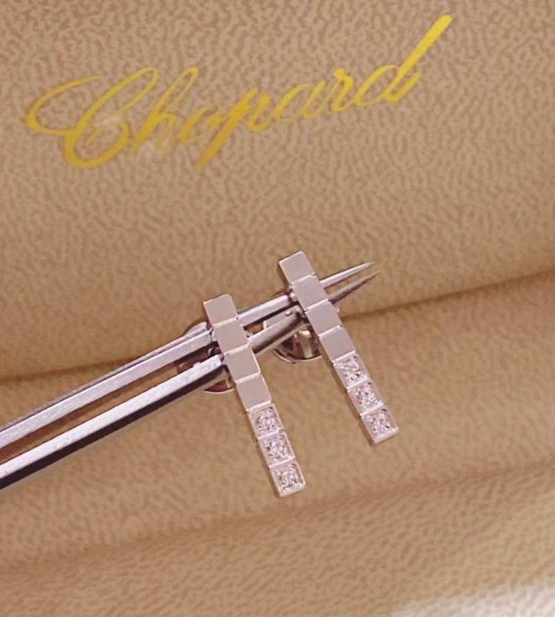 Bold Chopard Earrings 212654