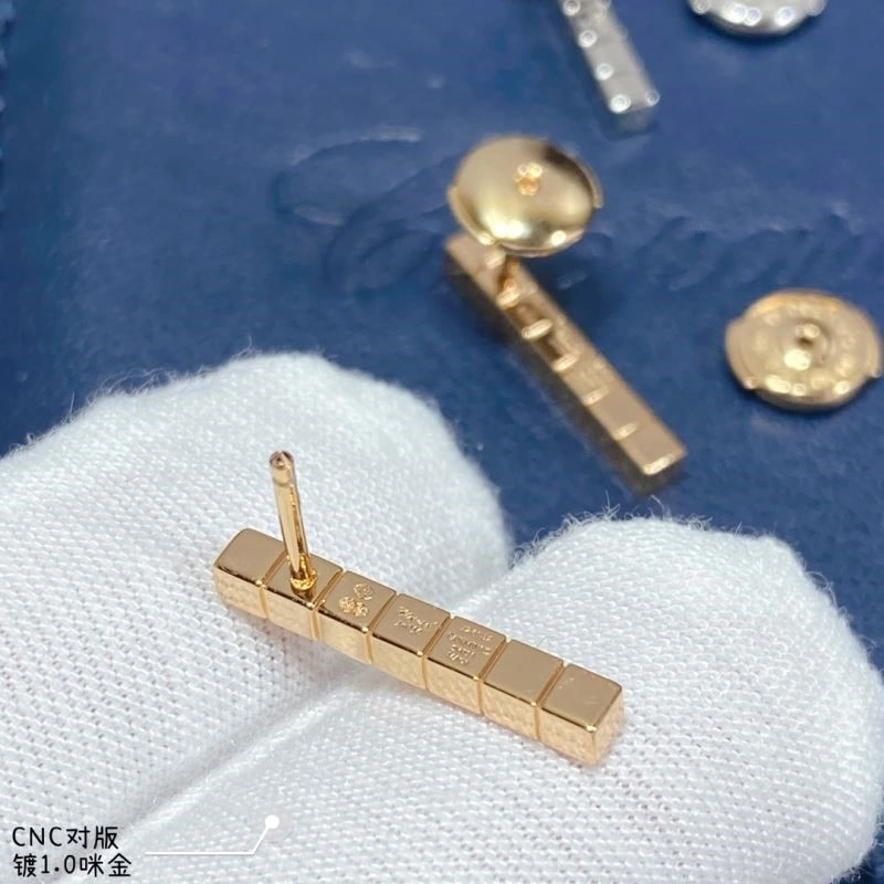 Trendsetting Chopard Earrings 210867