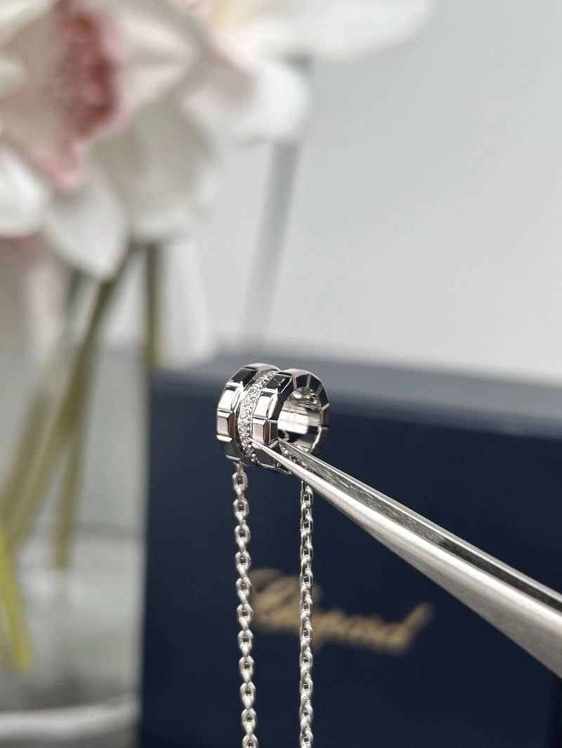Chopard Necklaces Snug 212652