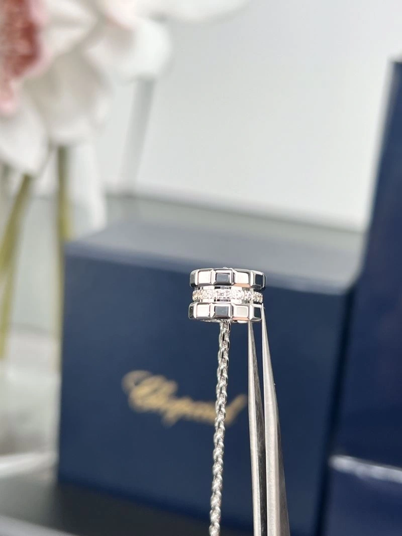 Chopard Necklaces Snug 212652