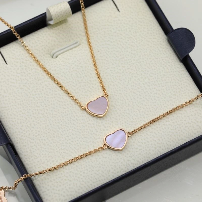 Sleek Chopard Necklaces 209402