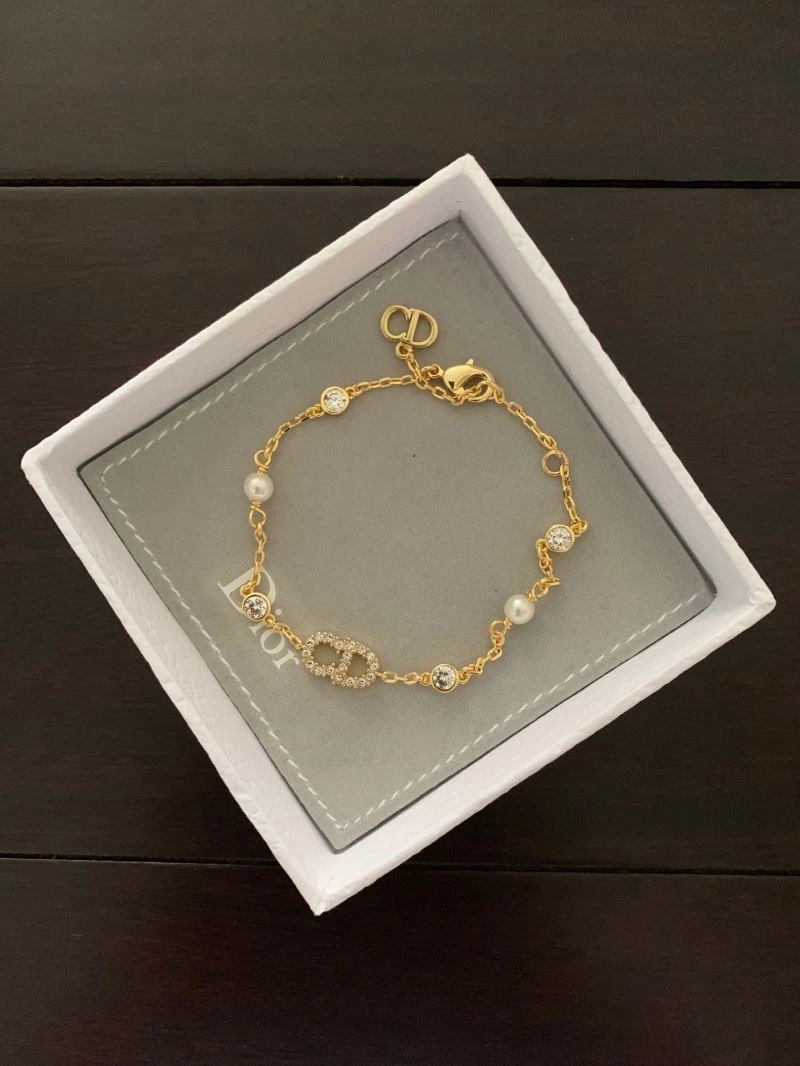 Reliable Christian Dior Bracelets 235697