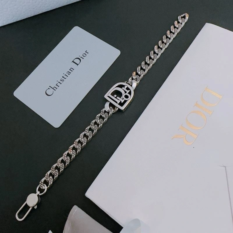 Timeless Christian Dior Bracelets 235759
