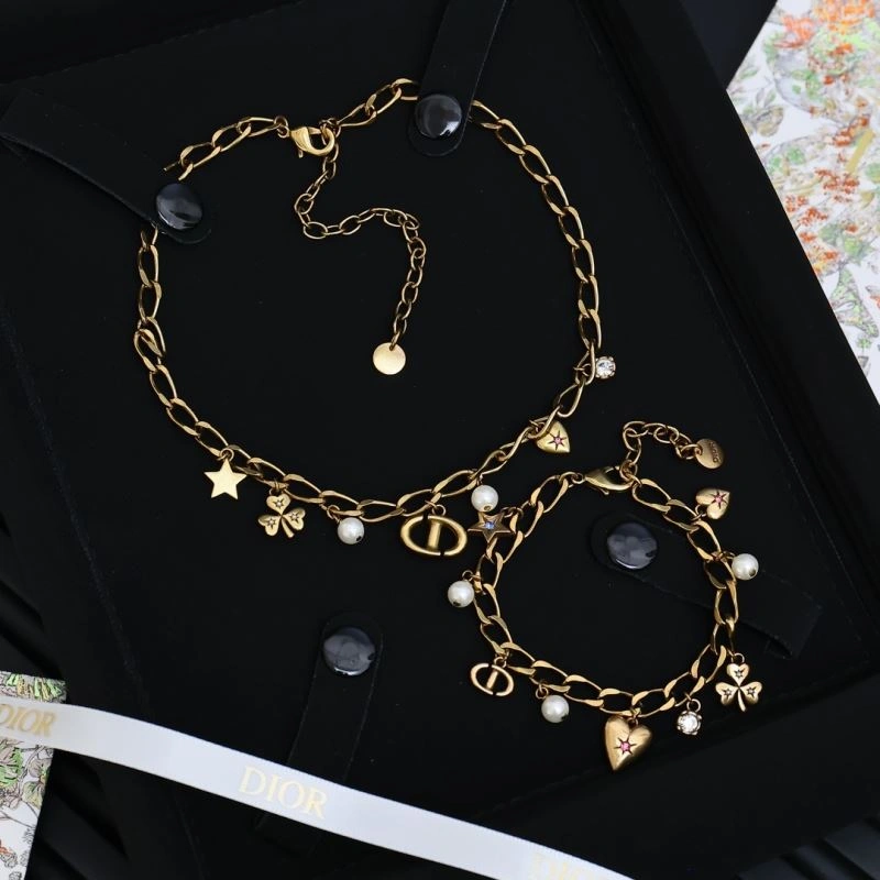 RelaxedFit Christian Dior Bracelets 235701