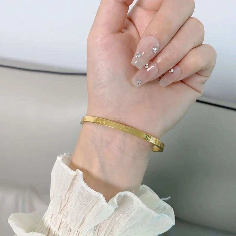 Fashionable Christian Dior Bracelets 235668