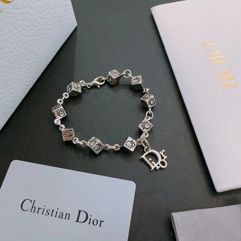 Classic Christian Dior Bracelets 235162