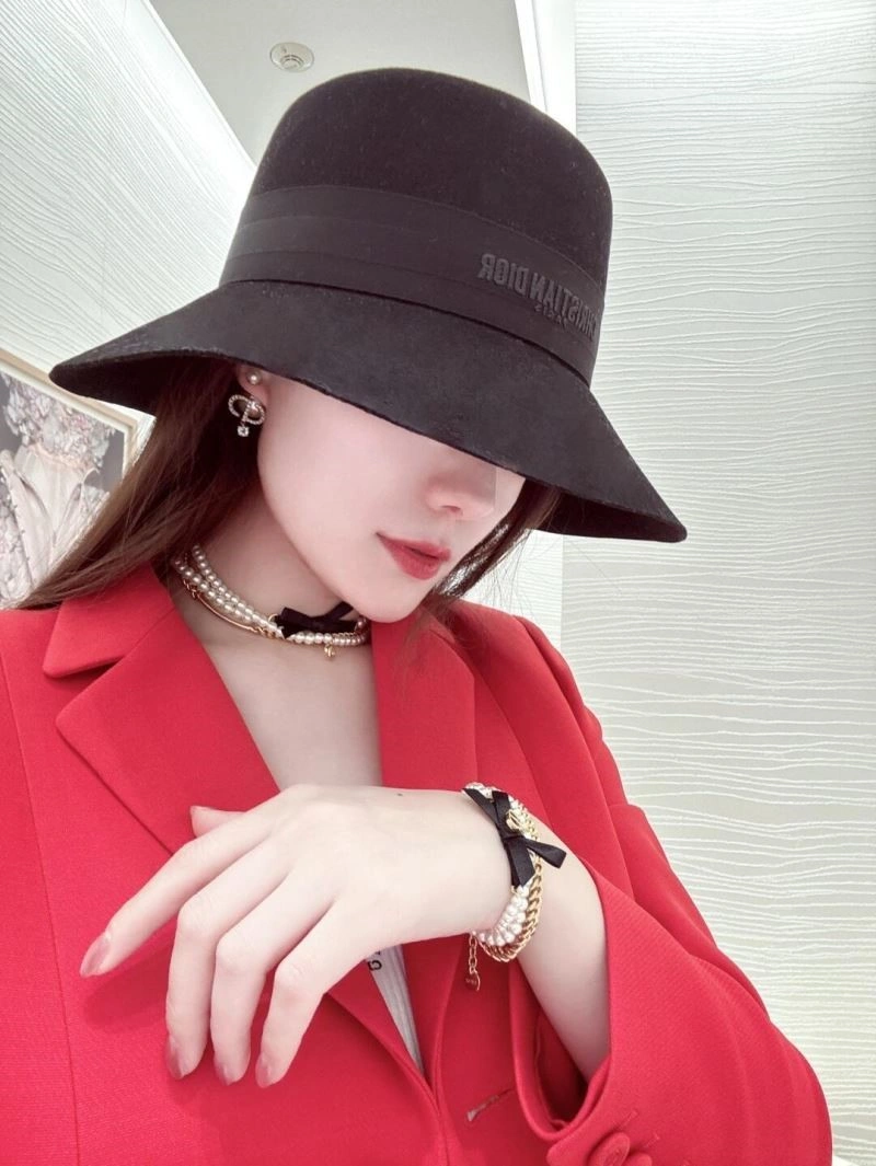 Fashionable Christian Dior Bracelets 234269