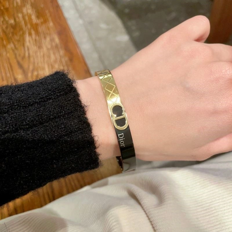 Minimalist Christian Dior Bracelets 234078