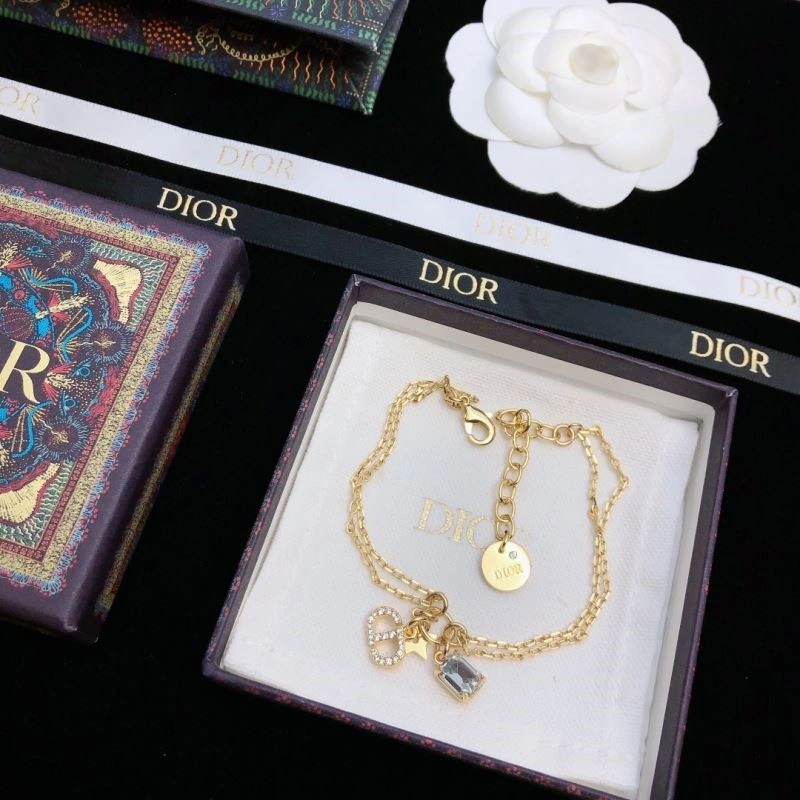 Snug Christian Dior Bracelets 233999