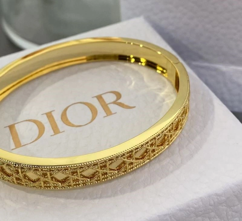 Trendsetting Christian Dior Bracelets 233986