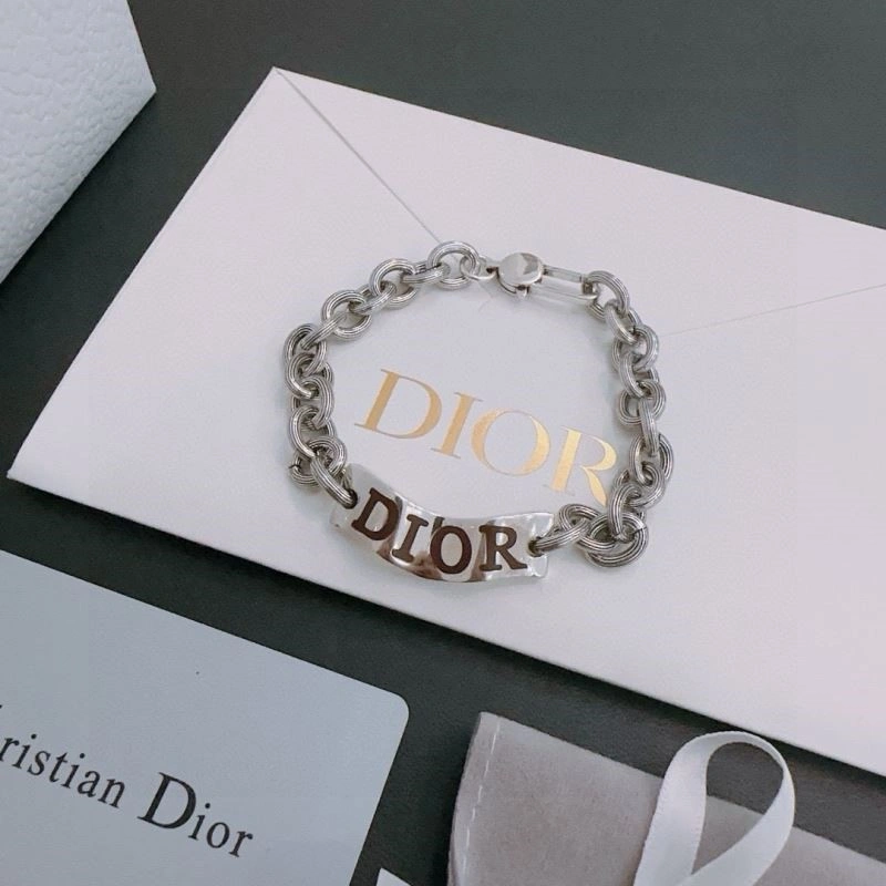 RelaxedFit Christian Dior Bracelets 233646