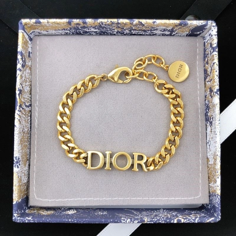 Elegant Christian Dior Bracelets 233283
