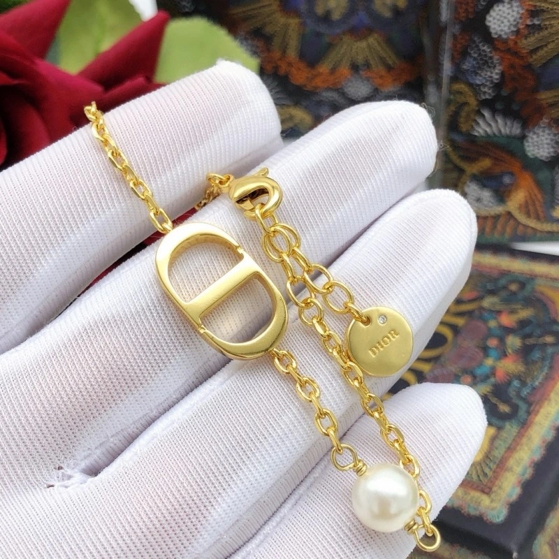 Supportive Christian Dior Bracelets 232864