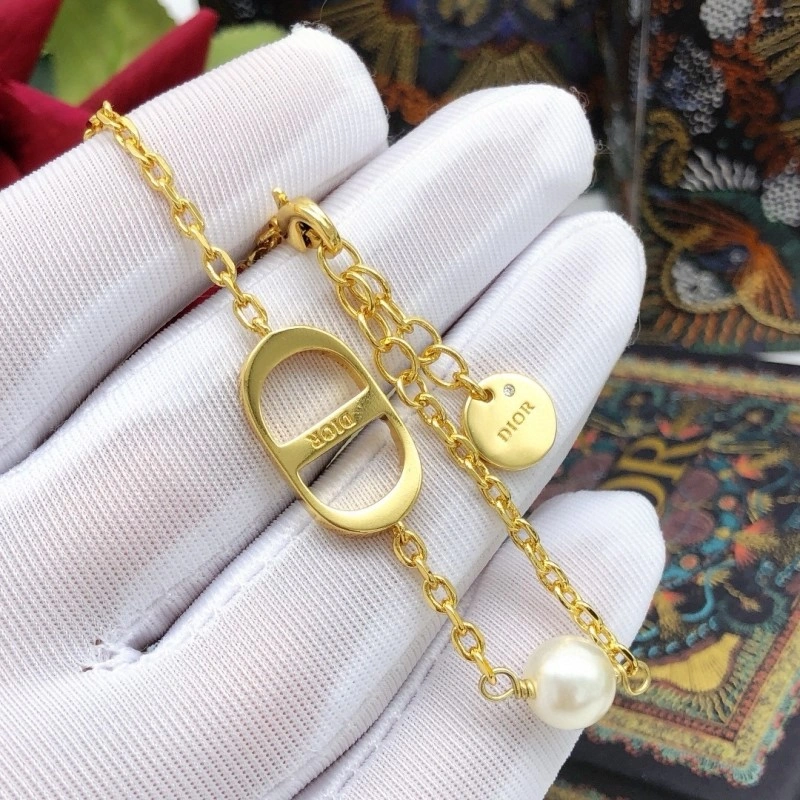 Supportive Christian Dior Bracelets 232864