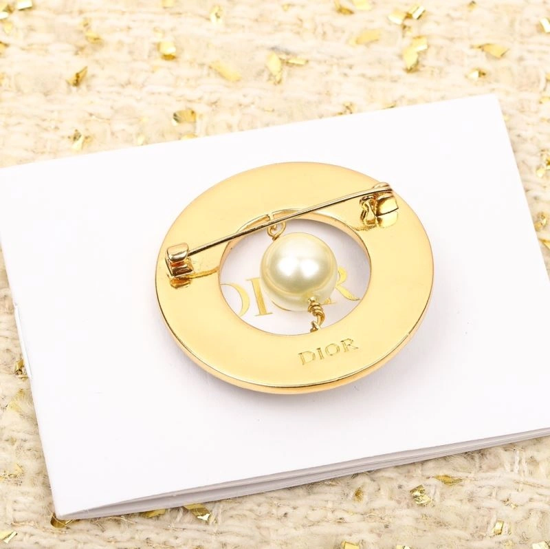 Tailored Christian Dior Brooches 235094