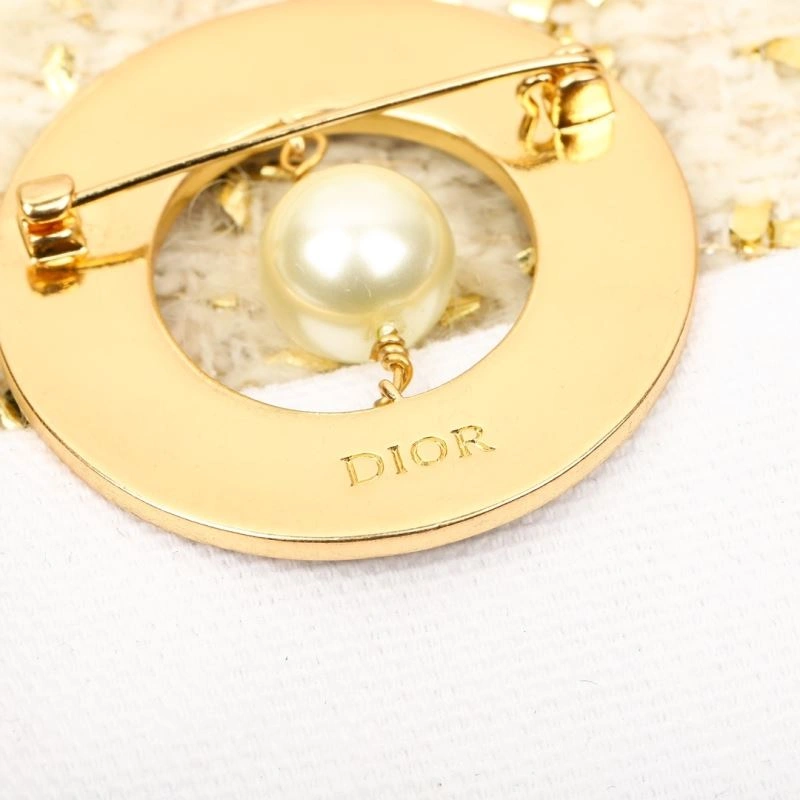 Tailored Christian Dior Brooches 235094