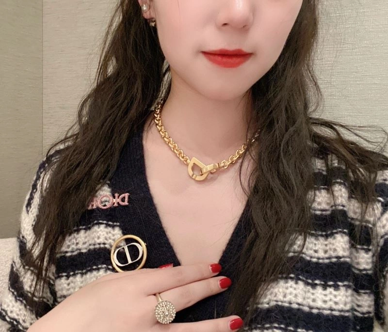 Versatile Christian Dior Brooches 234650