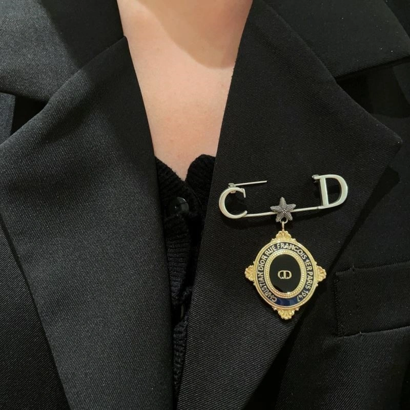 Christian Dior Brooches Snug 233951