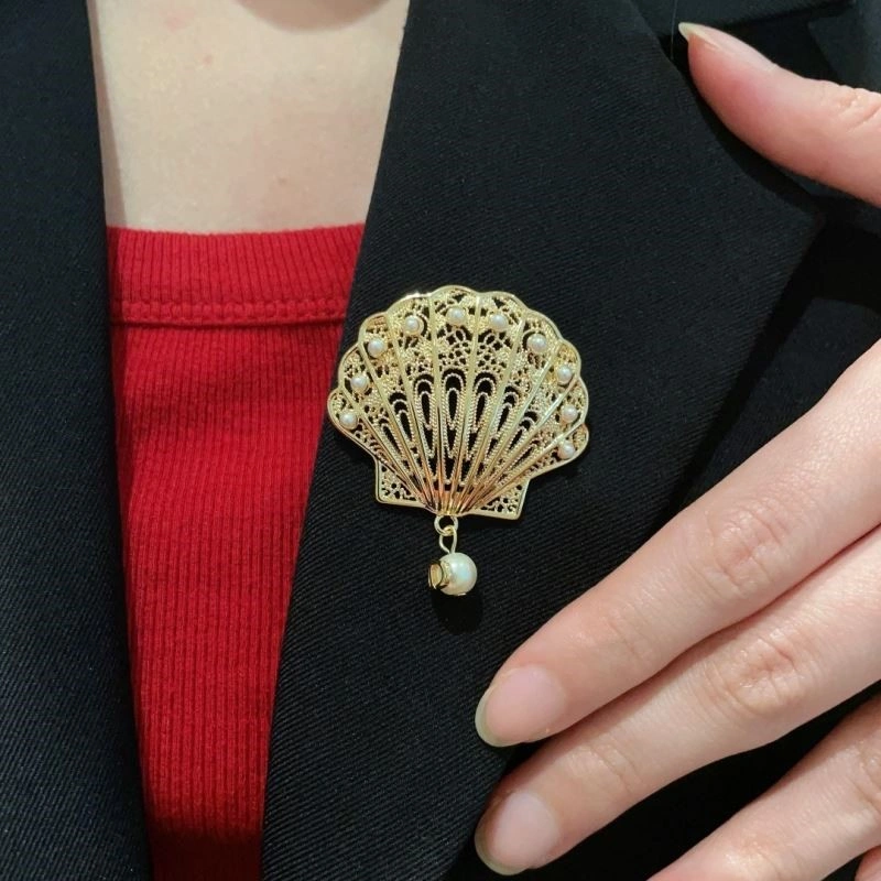 Christian Dior Brooches Premium 233640