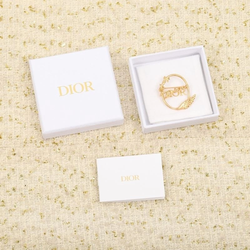 Comfortable Christian Dior Brooches 233628