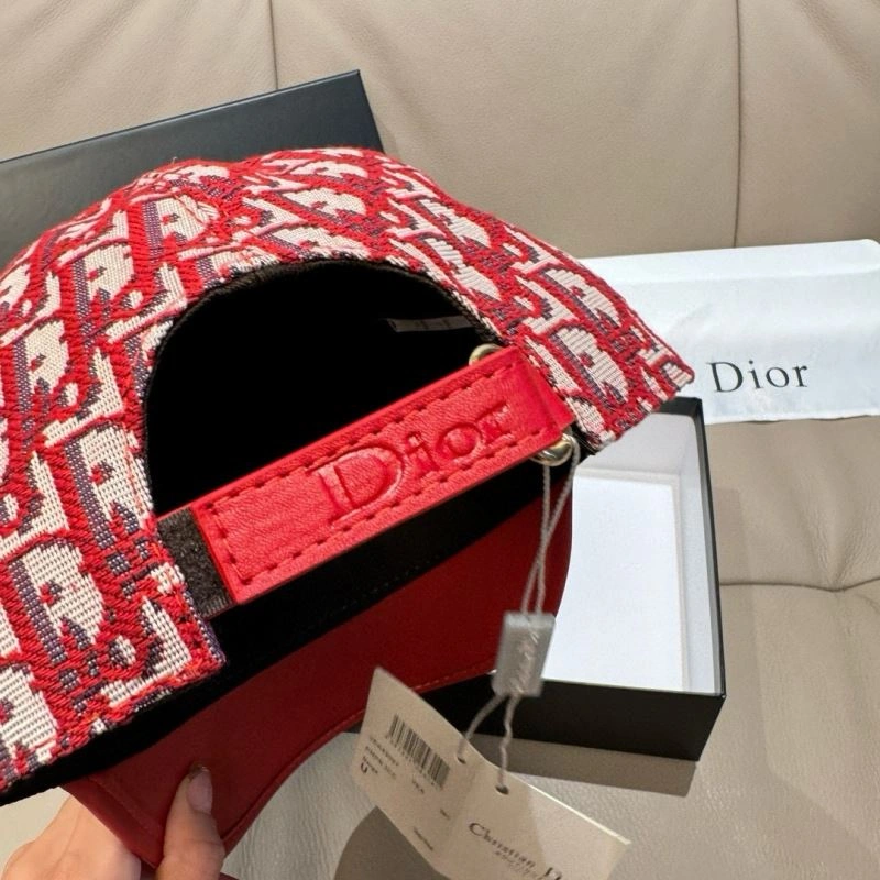 Christian Dior Caps Versatile 261476