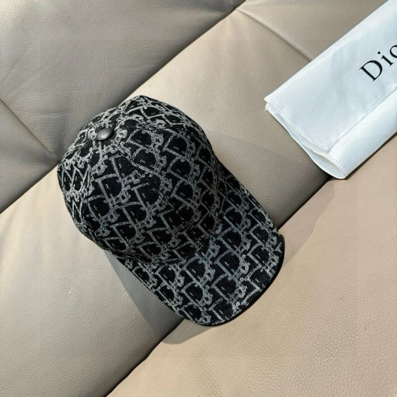 Christian Dior Caps ModernLook 261450