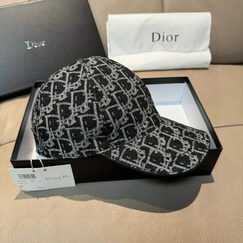 Christian Dior Caps ModernLook 261450