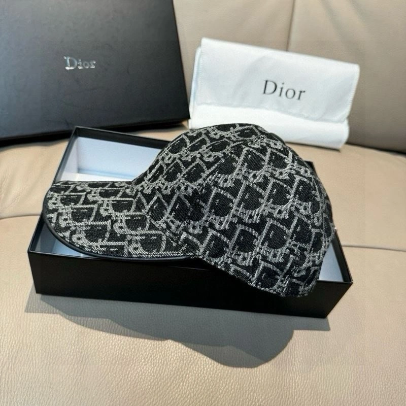Christian Dior Caps ModernLook 261450