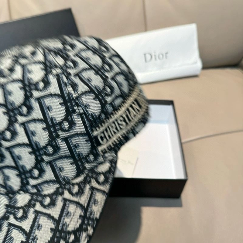 Christian Dior Caps Trendy 261469