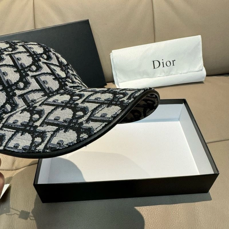Christian Dior Caps Trendy 261469
