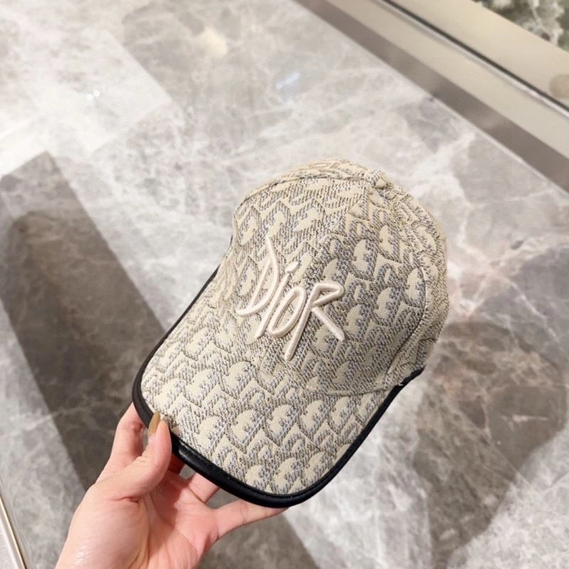 Christian Dior Caps Trendsetting 259462