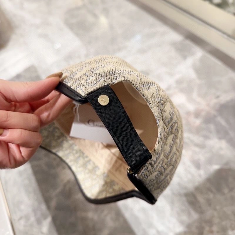 Christian Dior Caps Trendsetting 259462