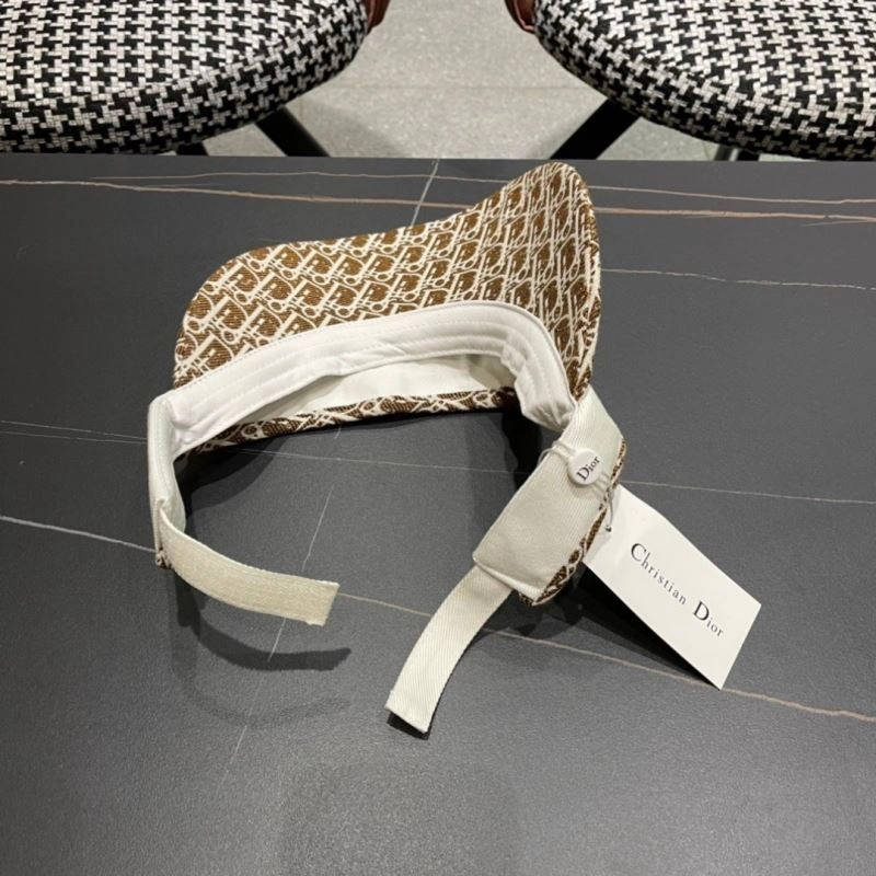 Effortless Christian Dior Caps 259372