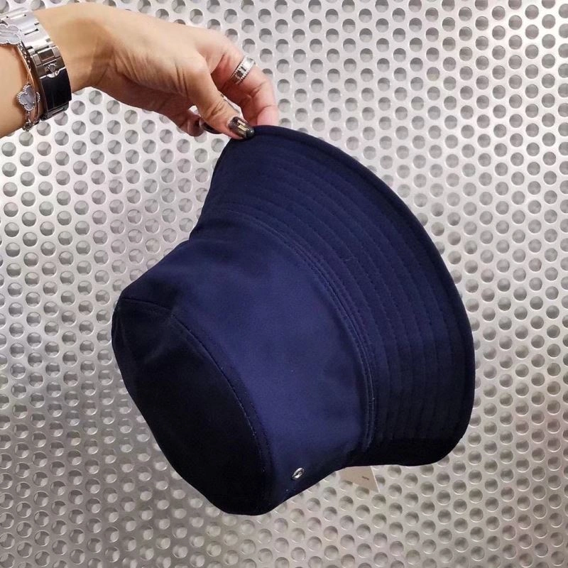 Christian Dior Caps WellDesigned 259337